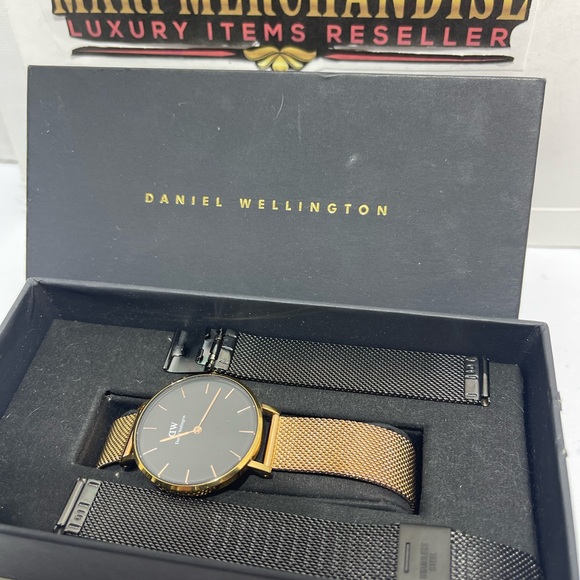 Daniel Wellington Women Watch with extra link.